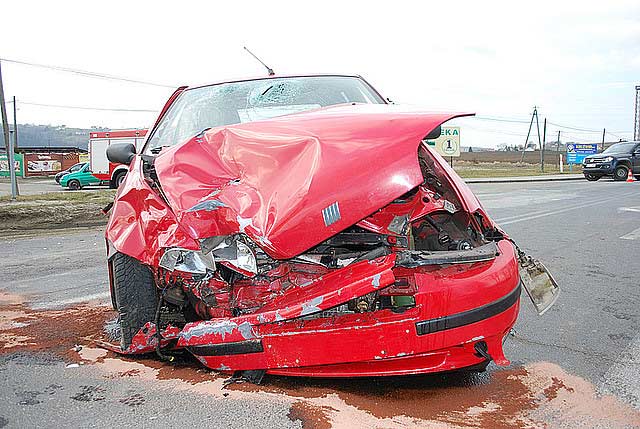 Dwa wypadki podczas weekendu – zginął kierowca