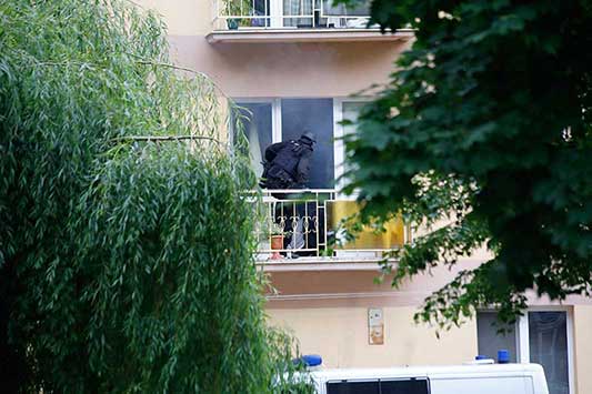 Policyjni antyterroryści zatrzymali mężczyznę, który zamknął się w mieszkaniu w Jaśle