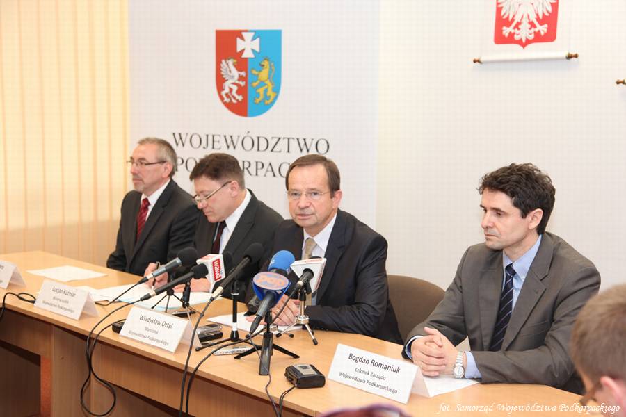 Pierwsza konferencja prasowa marszałka Władysława Ortyla i członków zarządu 